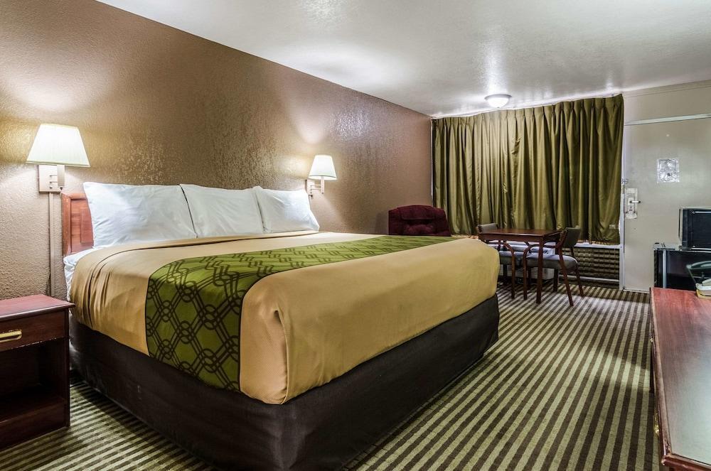 Econo Lodge Winfield Bagian luar foto
