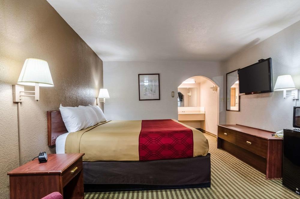 Econo Lodge Winfield Bagian luar foto