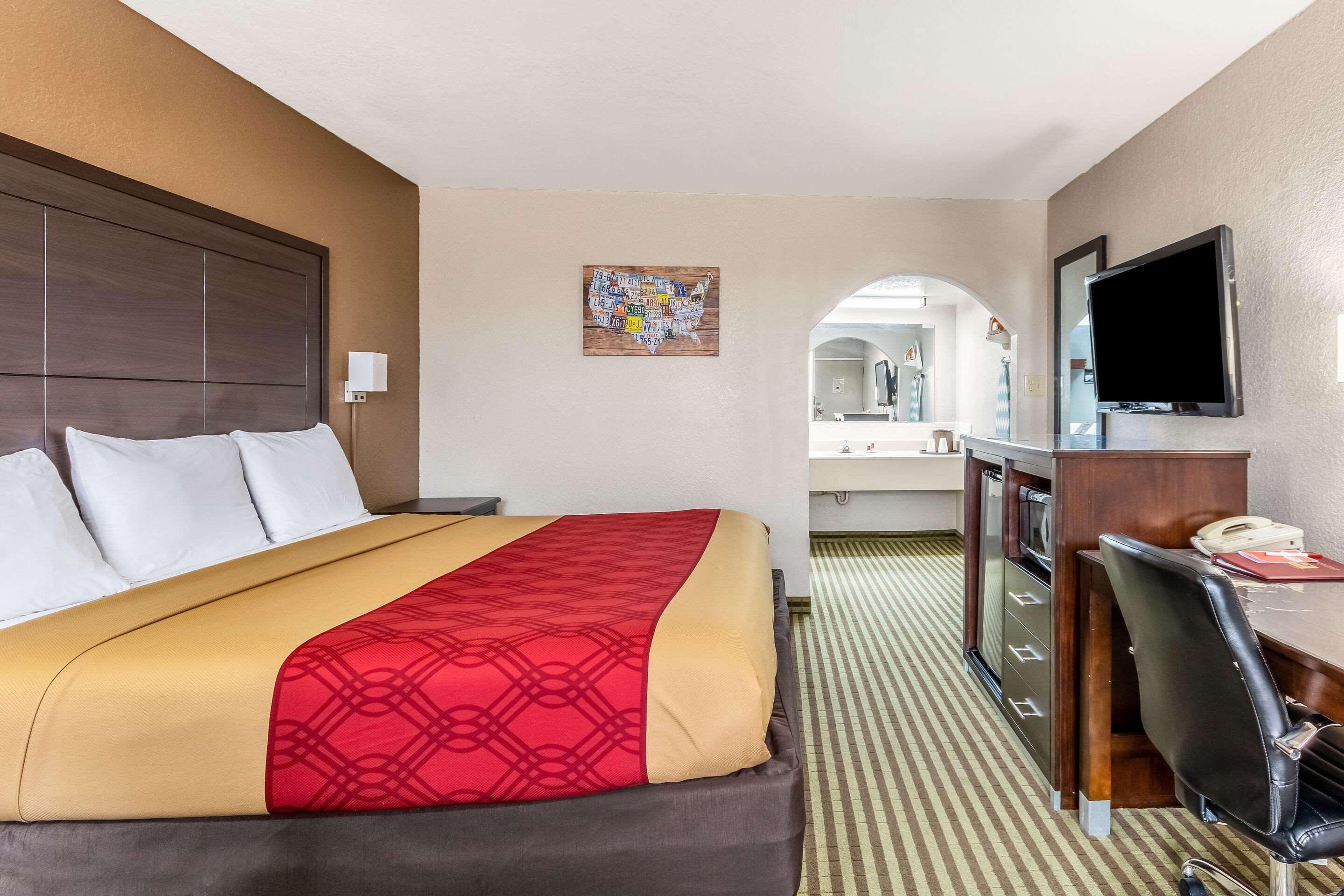 Econo Lodge Winfield Bagian luar foto