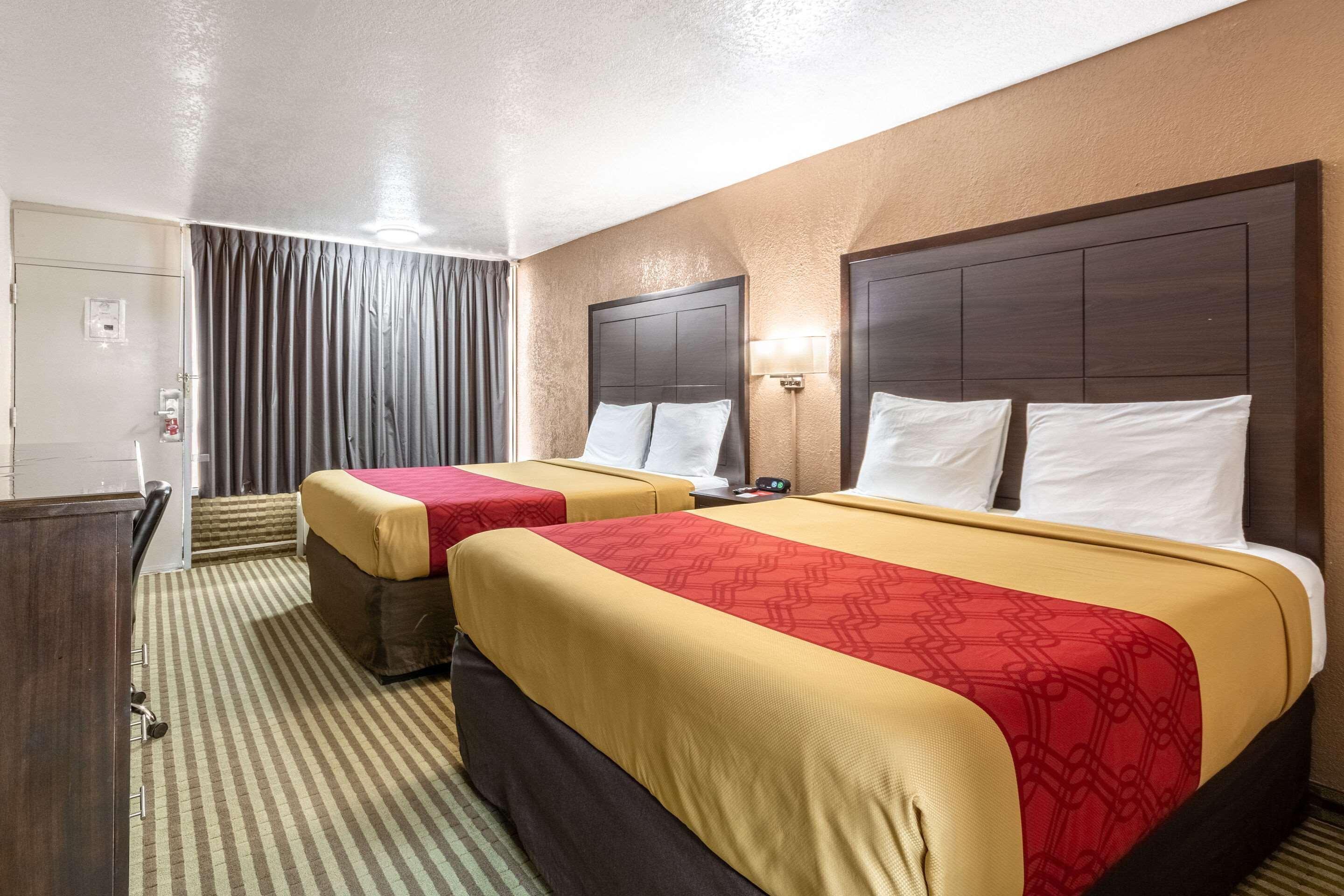Econo Lodge Winfield Bagian luar foto