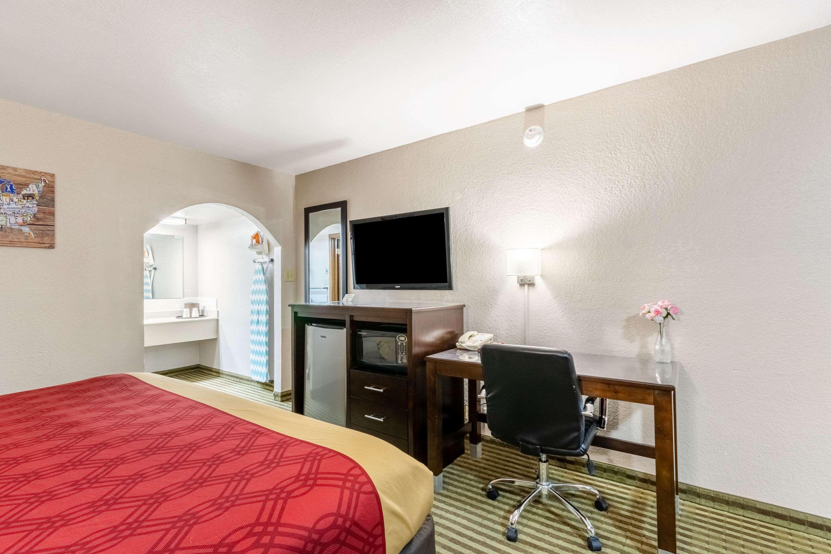 Econo Lodge Winfield Bagian luar foto