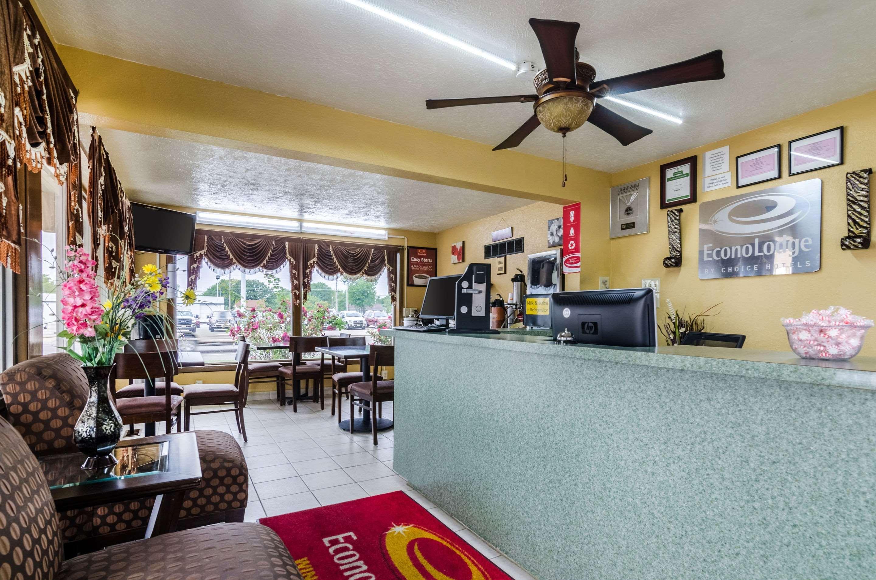 Econo Lodge Winfield Bagian luar foto
