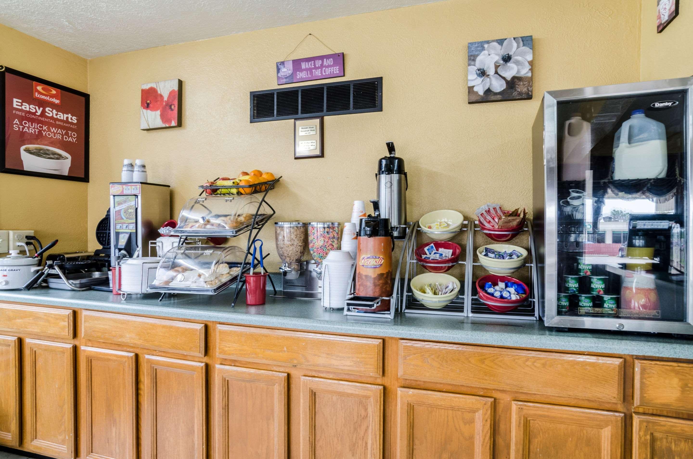 Econo Lodge Winfield Bagian luar foto