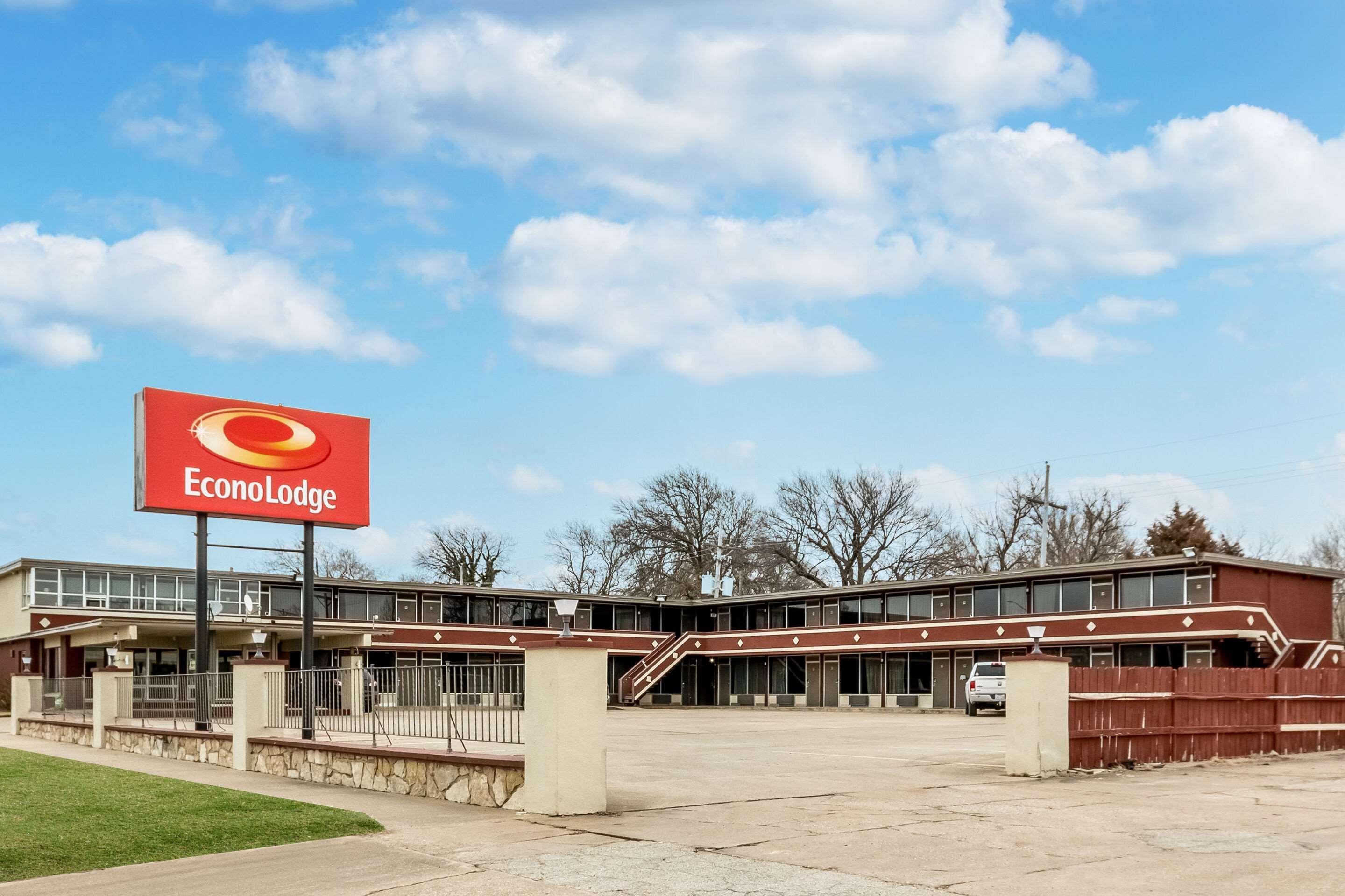 Econo Lodge Winfield Bagian luar foto