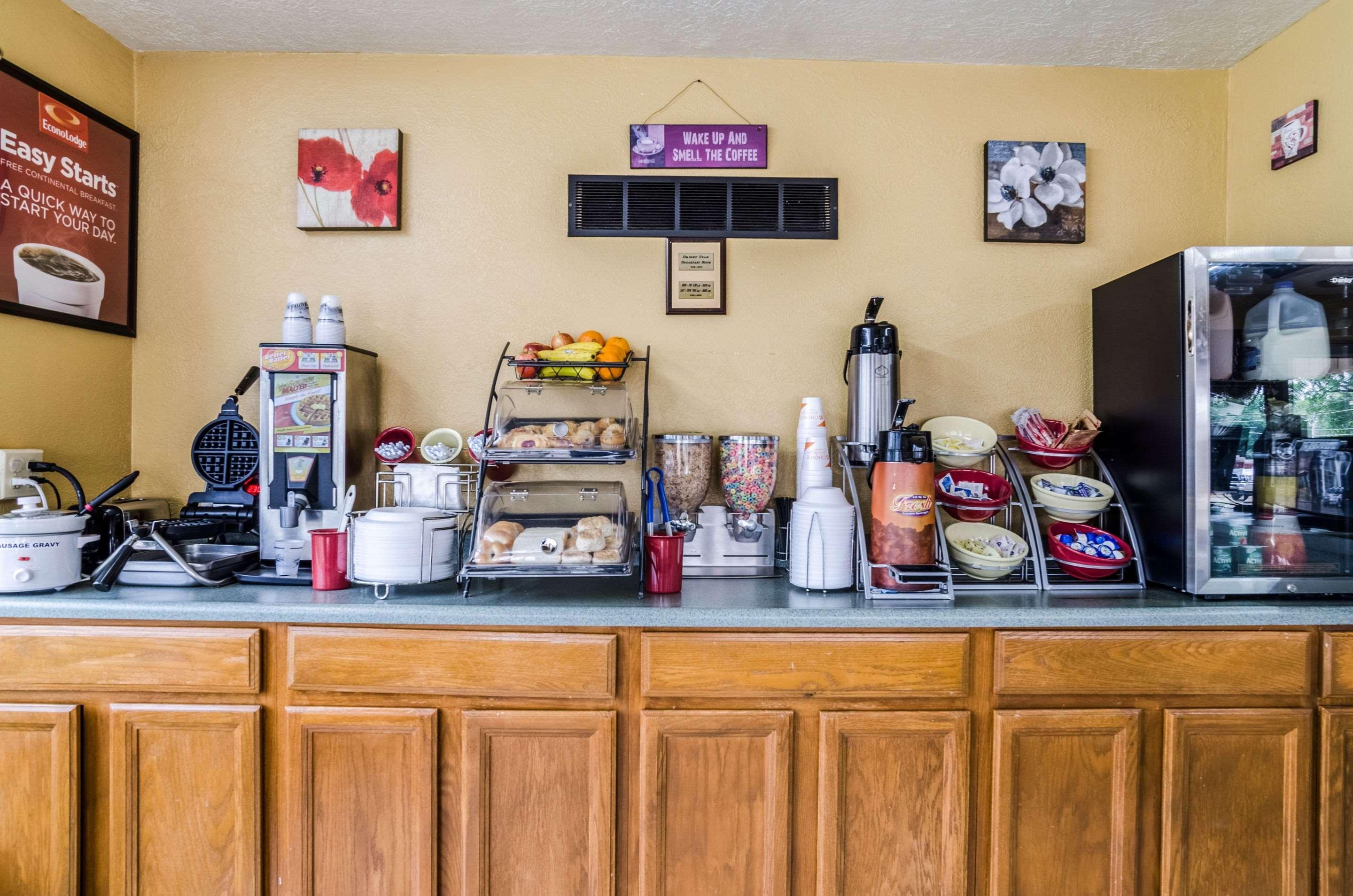 Econo Lodge Winfield Bagian luar foto