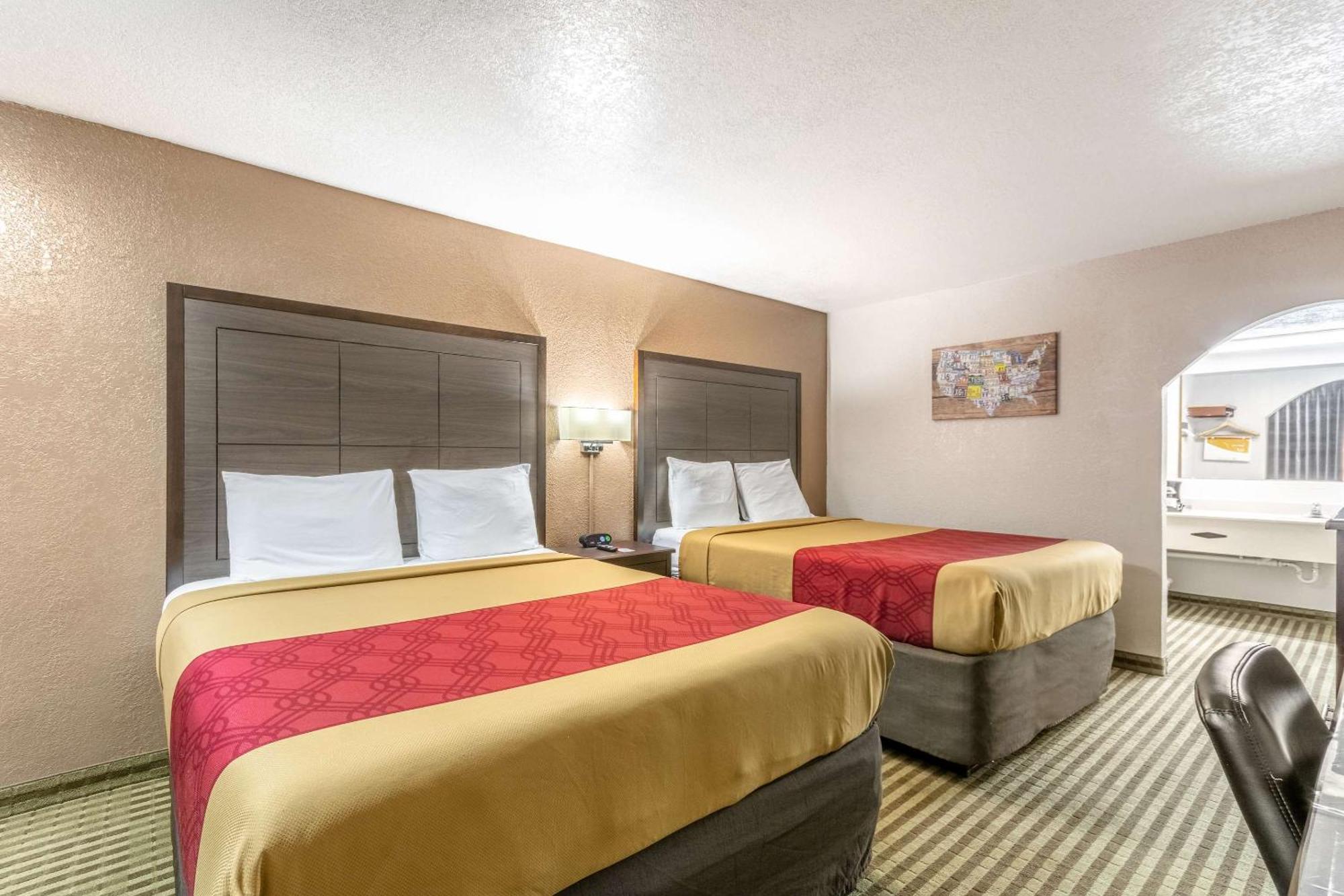 Econo Lodge Winfield Bagian luar foto