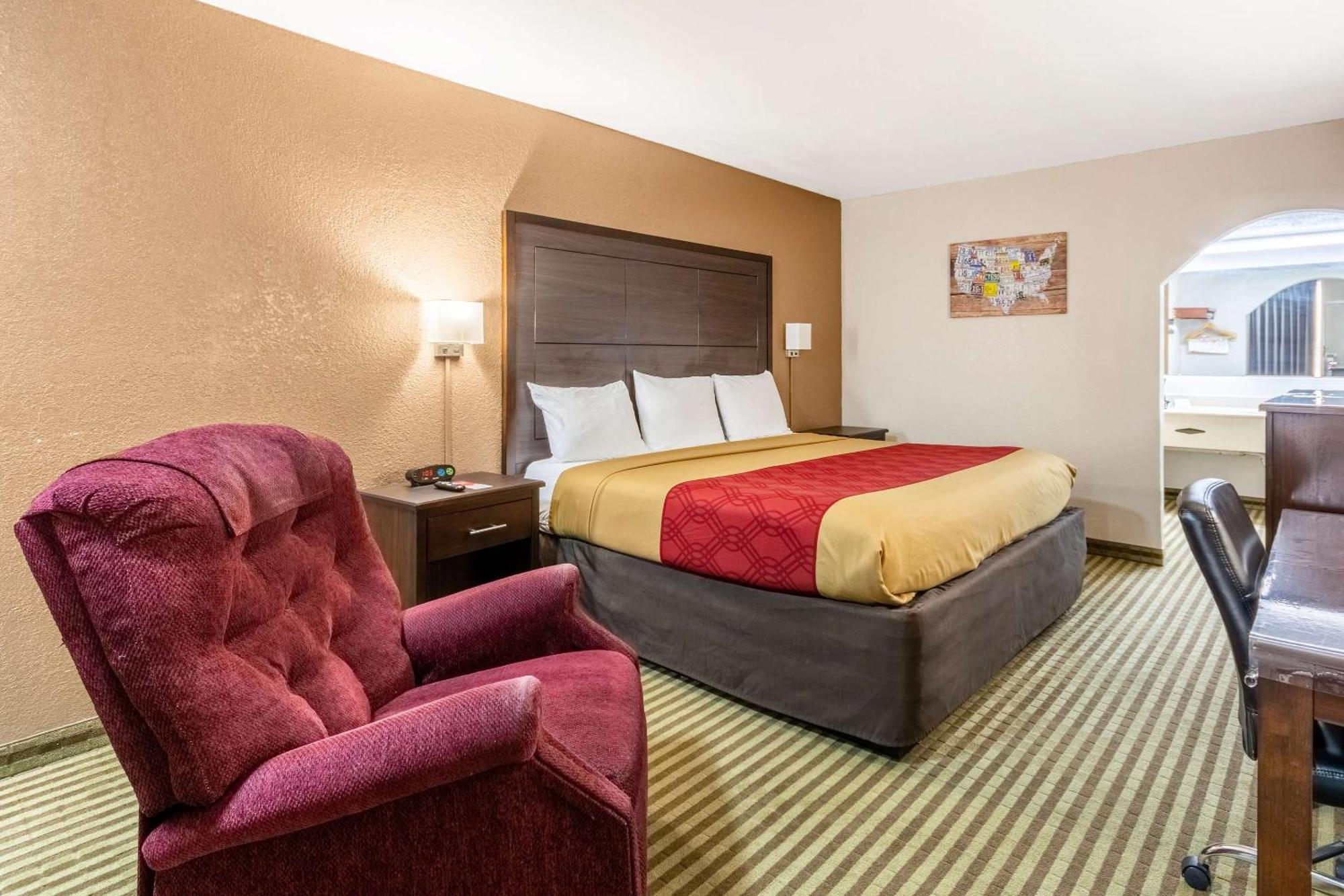 Econo Lodge Winfield Bagian luar foto