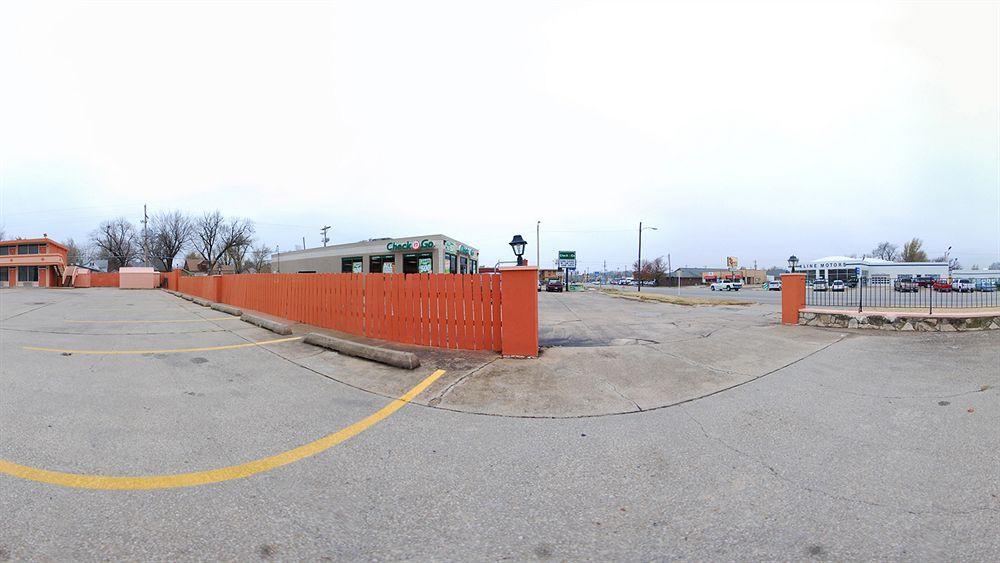 Econo Lodge Winfield Bagian luar foto