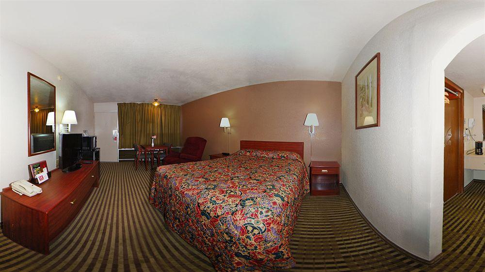 Econo Lodge Winfield Bagian luar foto